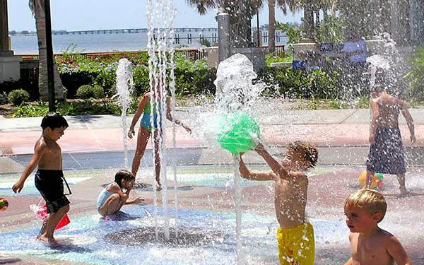 Children playing in the interactive fountain at Indian Riverside Park